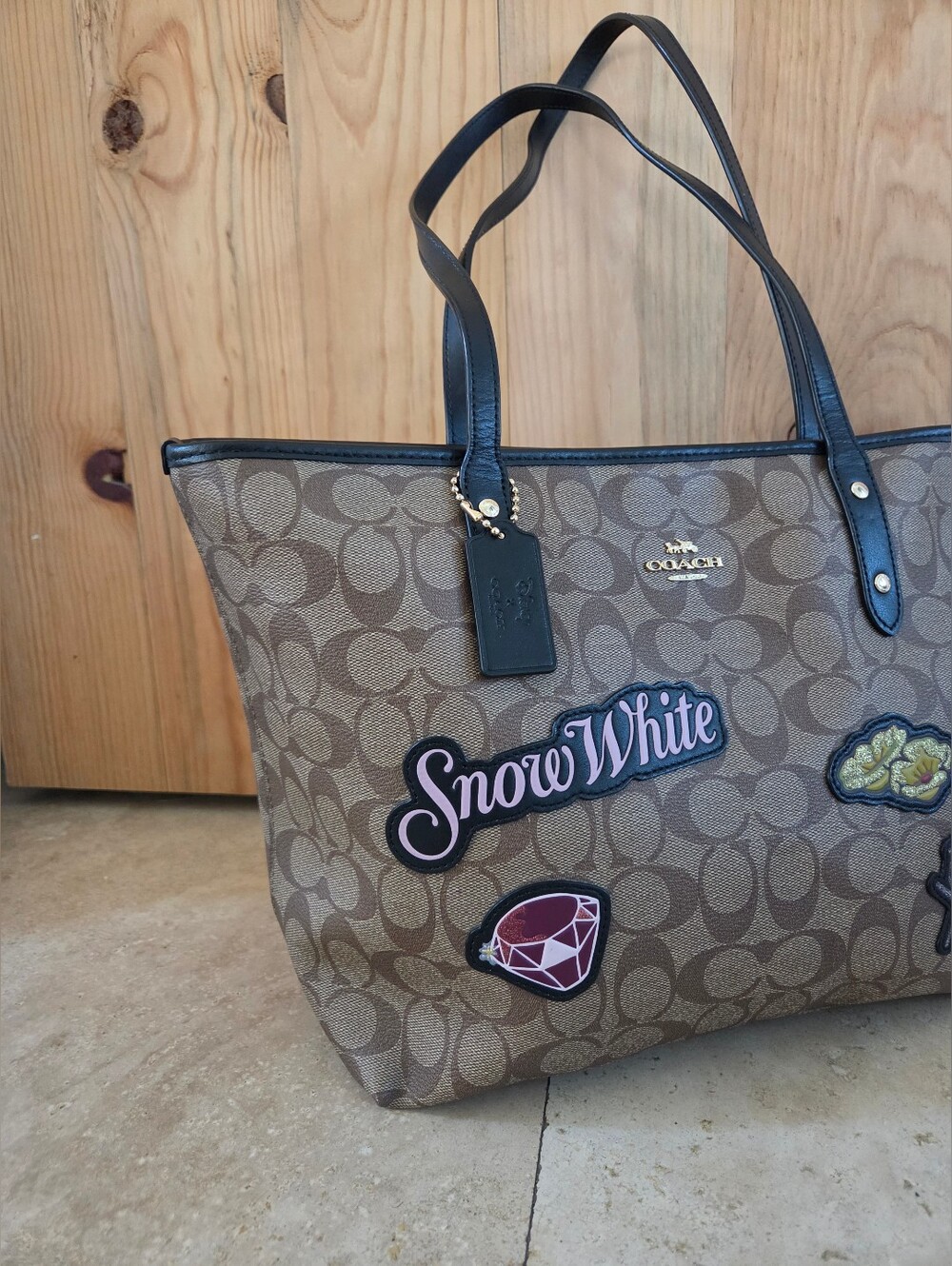 Coach X DISNEY Collab Limited Edition Snow White City Zip Tote Signature Canvas - Picture 15 of 16